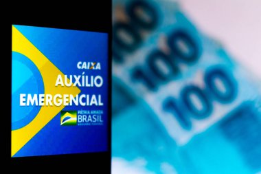 7 Nisan 2020, Brezilya. Bu resimde, Coronavirus sırasında devlet yardımı almak için yapılan Auxilio Emergencial da Caixa başvurusu akıllı telefondan görülür..