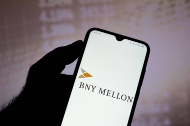 10 Mayıs 2020, Brezilya. Bu resimde New York Mellon Bankası (BNY Mellon) logosu bir akıllı telefonda sergilenmektedir..