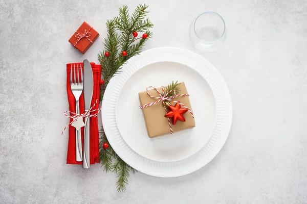 Christmas table setting with white plates, red napkin and cutler — Stock Photo, Image