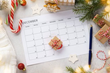 25 Aralık 'ta içinde Noel hediyesi olan planlama sayfası.