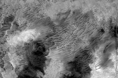 El yapımı doku, monotip, soyut arka plan gouach resmi, boya lekeleri, damlalar, gri tonda inmeler. Metin için soyut arkaplan. Arkaplan, duvar kağıdı, kapak ve ambalaj için tasarım.