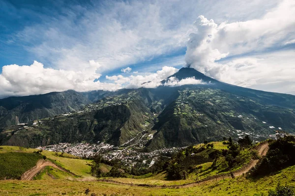 Eruzione di un vulcano Tungurahua — Foto Stock