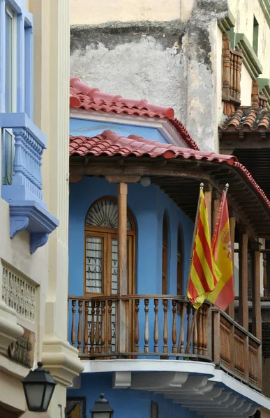 Edifici coloniali nella storica città coloniale di Cartagena — Foto Stock