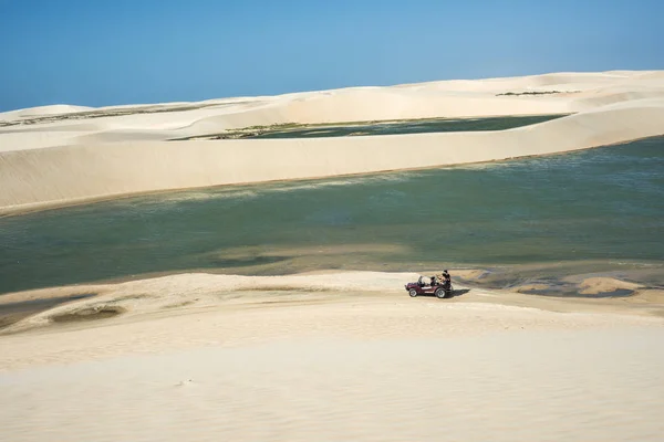 Jericoacoara, État de Ceara, Brésil - Juillet 2016 : Buggy with touris — Photo