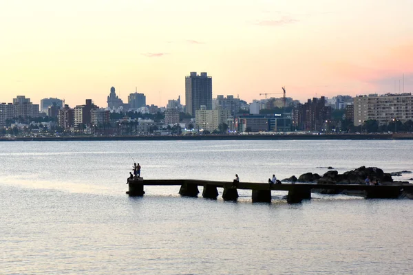 Sunset scene of beach and skyline at background, Montevideo — Stock Photo, Image