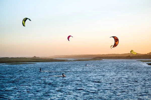 Jose Ignacio, Uruguay: Garzon-öböl Kiters használ utolsó s — Stock Fotó