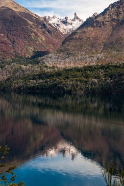 Patagonya bariloche, yakındaki Gölü gutierrez sonbahar renklerini