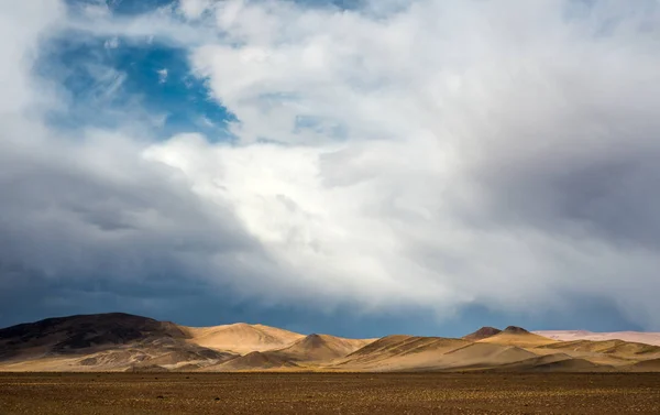 Paisaje del Desierto del Noroeste de Argentina, cerca de Paso de Jama — Foto de Stock