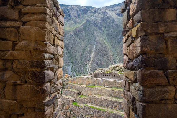 Rovine della fortezza di Ollantaytambo nella regione di Cusco, Perù — Foto Stock