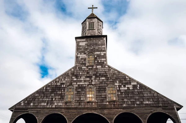 Famous timber church on Chiloe island is a distinctive examples — Stock Photo, Image