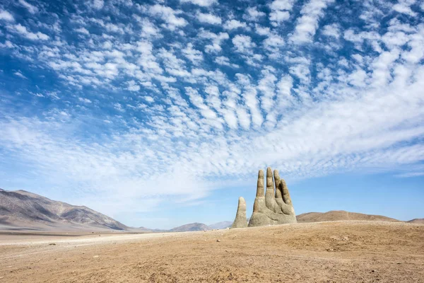Escultura de Mano, símbolo del desierto de Atacama en Chile — Foto de Stock