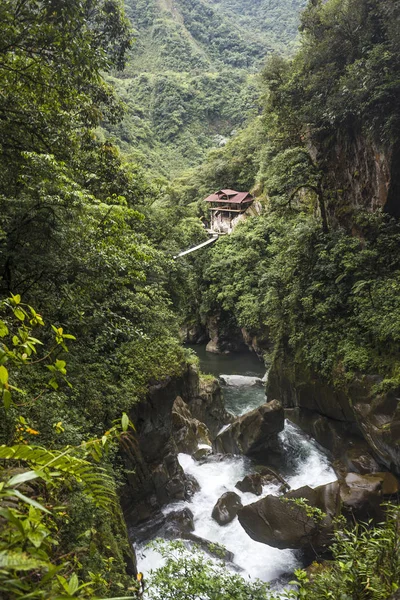 Cascada del Caldero del Diablo - Río de montaña y caída en los Andes. Banos. Ecuador —  Fotos de Stock