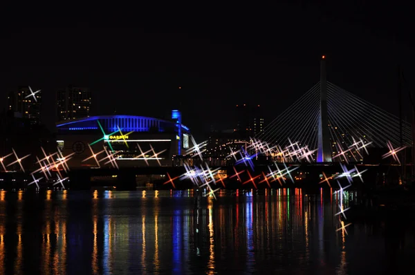 Trevlig bay och Zakim bron i fjärran på natten, Boston — Stockfoto