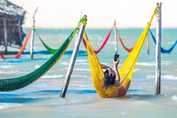 Woman relaxing on hammock and do selfie on vacation, Jericoacoar — Stock Photo, Image