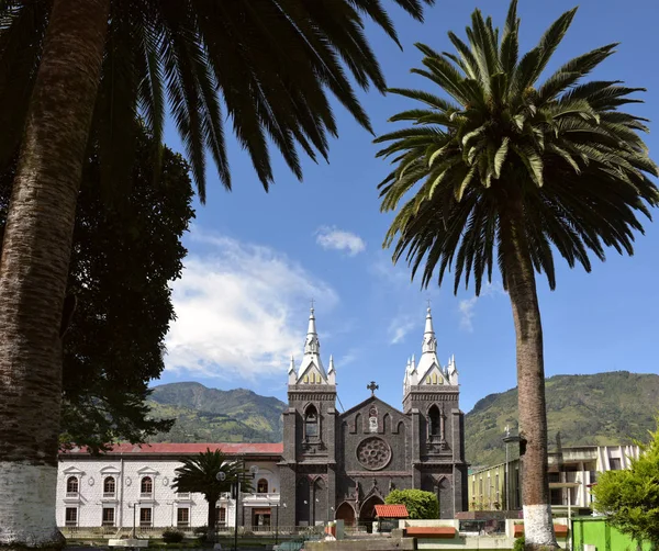 Centrale Plaza van Banos de Agua Santa, Ecuador — Stockfoto