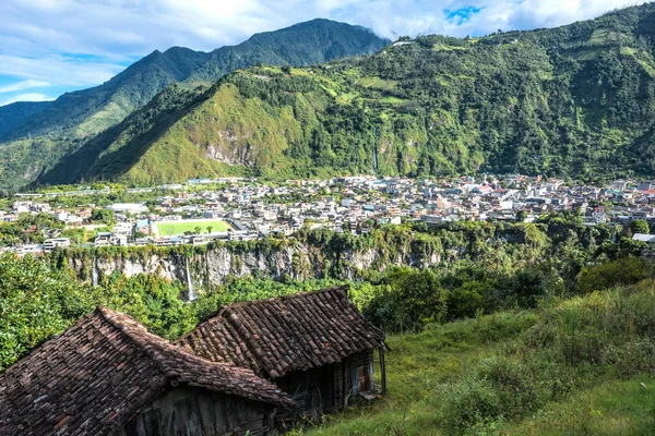 Banos de Agua Santa en los Andes de Ecuador — Foto de Stock