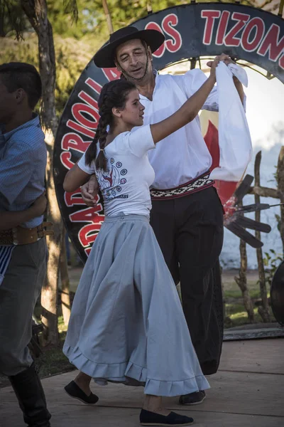 Gaucho dancing at the annual Tradition Gauchos Feast "Patria del Gaucho" — Stock Photo, Image