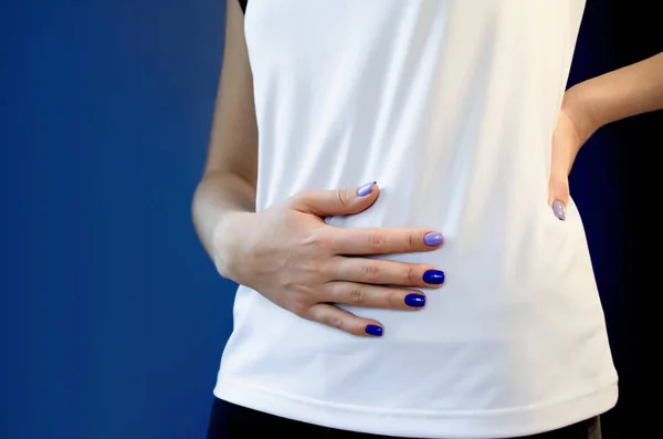 Flicka i den första månaden av graviditeten. — Stockfoto