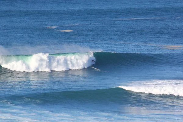 Surfare Och Gigantiska Vågorna Nazar Portugal Kan Ses Från Canhao — Stockfoto