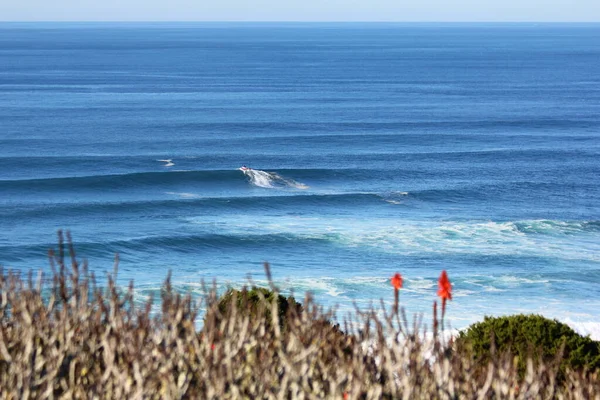Nazare Portugalia Grudnia 2019 Surferzy Gigantyczne Fale Nazar Portugalii Widać — Zdjęcie stockowe