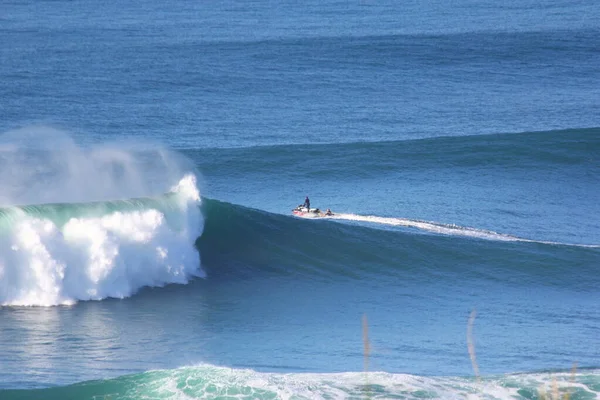 Nazare Portugal December 2019 Surfers Gigantische Golven Van Nazar Portugal — Stockfoto