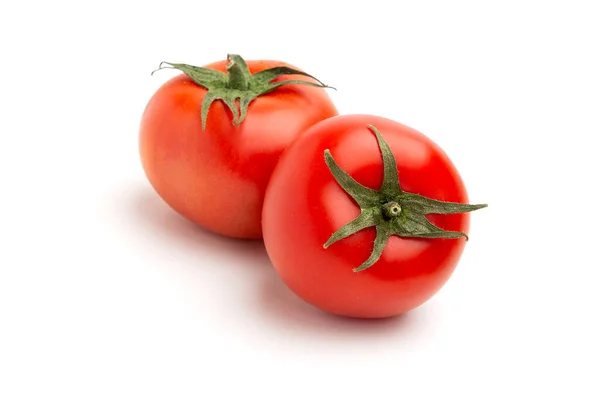 Tomates Rojos Brillantes Jugosos Enteros Con Verduras Aisladas Sobre Fondo — Foto de Stock