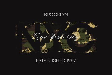 New York City, Brooklyn tişört tasarımı kamuflaj desenli. Askeri ordu tarzında kamuflajlı NYC giyim tasarımı. Vektör illüstrasyonu.
