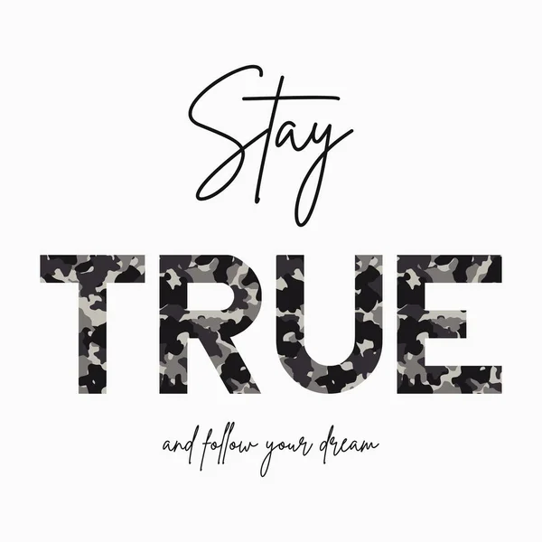 Stay True Slogan Untuk Shirt Dengan Tekstur Kamuflase Fashion Camo - Stok Vektor