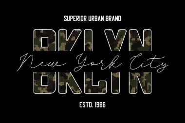 Örme kamuflaj dokusu ile Brooklyn sloganı t-shirt tasarımı. Dokuma kamuflajı ile askeri ve ordu tarzında New York tee gömlek için tipografi grafikleri. Vektör Illustration.