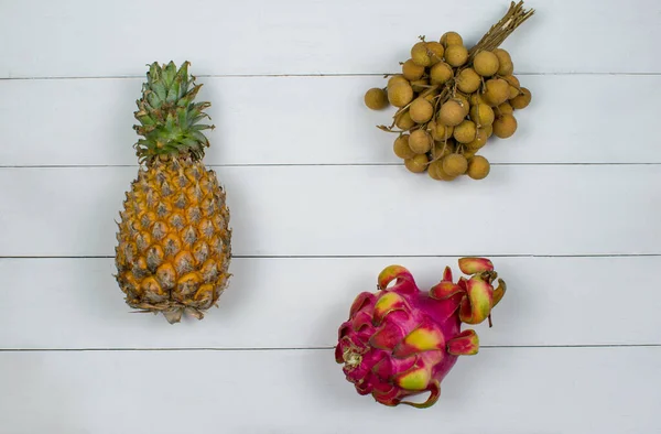 Fruto Exótico Aislado Asia Sobre Fondo Madera Blanca Variedad Frutas —  Fotos de Stock
