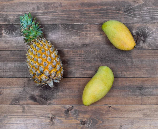 Frutos Exóticos Asia Sobre Fondo Madera Marrón Variedad Frutas Tropicales —  Fotos de Stock
