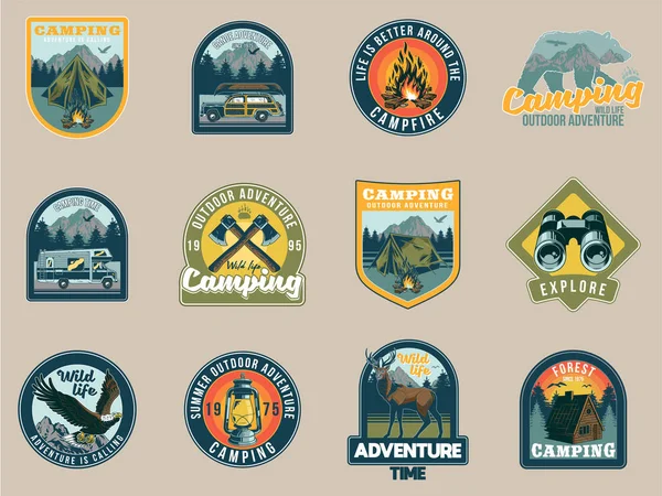 Conjunto de colección de insignias de viaje vintage camping — Vector de stock