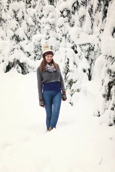 Girl Winter Forest — Stock Photo, Image