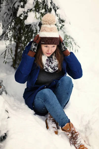 Fille Dans Forêt Hiver — Photo