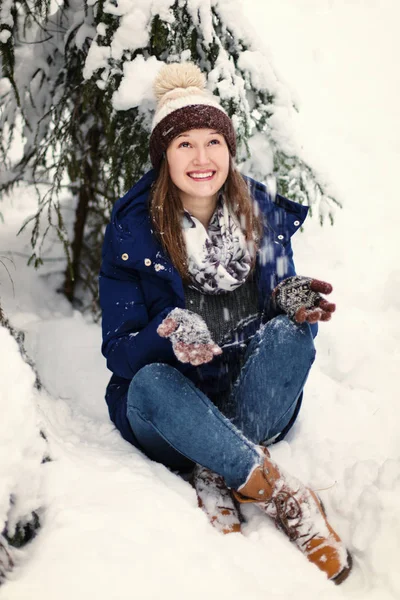 Fille Dans Forêt Hiver — Photo