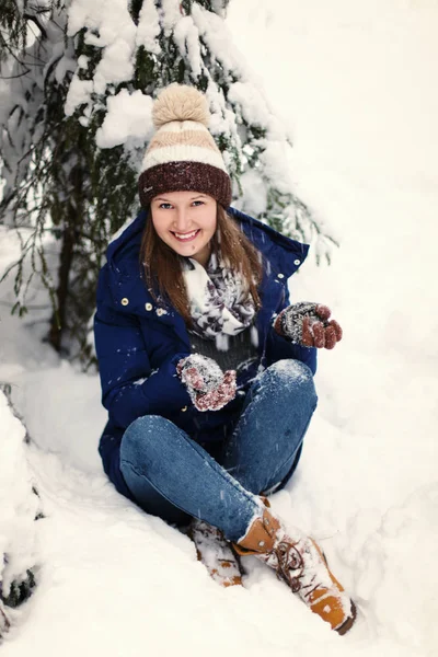 Fille Dans Forêt Hiver — Photo