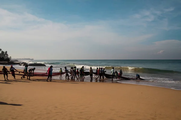 Pêcheurs Tirent Des Filets Pêche Sur Plage — Photo