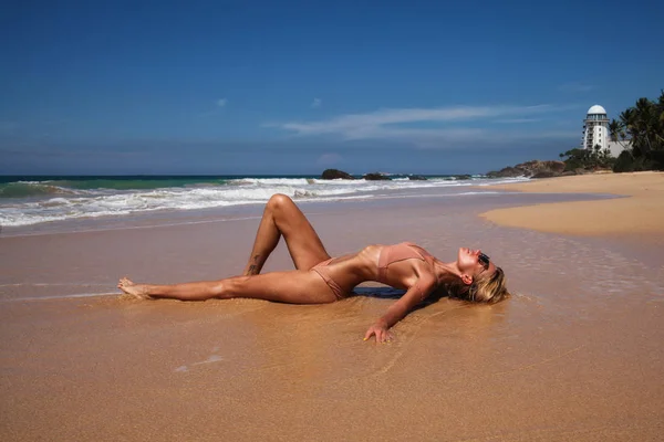 Mädchen Strand — Stockfoto