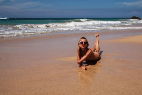 Mädchen Strand — Stockfoto