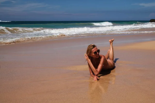 Mädchen Strand — Stockfoto