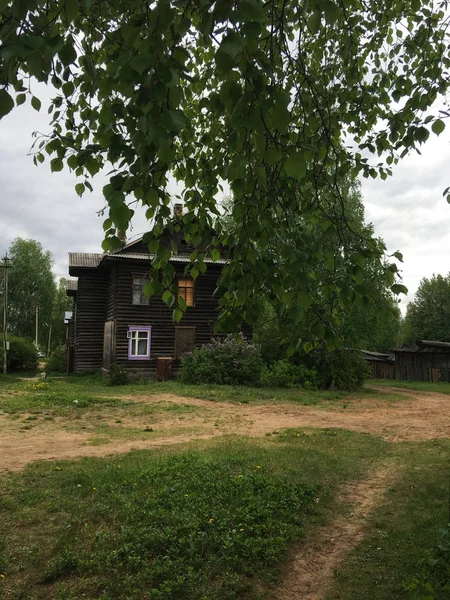 Case Rurali Strade Sabbia Vecchi Edifici Legno Alberi Verdi Russia — Foto Stock