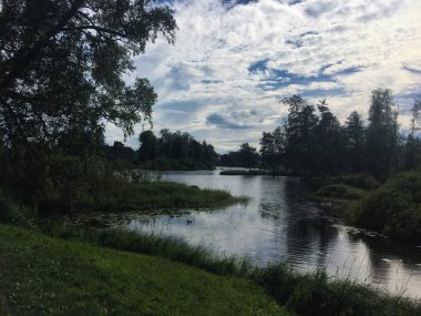 Karelia nehirler ve göller, küçük şelaleler ve pitoresk ormanlar, Karelia yaz
