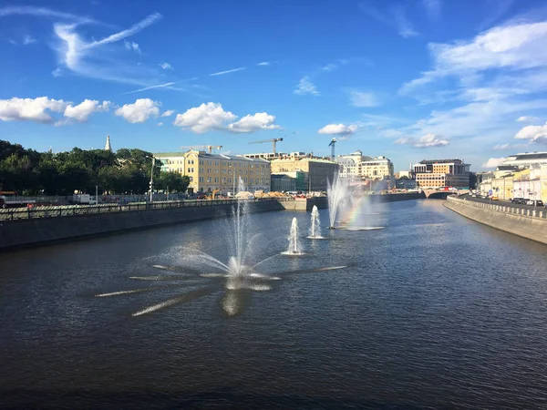 Most Dla Pieszych Moskwie Pięknym Krajobrazem Widok Niego Rzece Moskwie — Zdjęcie stockowe