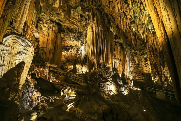 Cavernas Luray Fondo Amarillo Textura Piedra Viajes Imagen De Stock