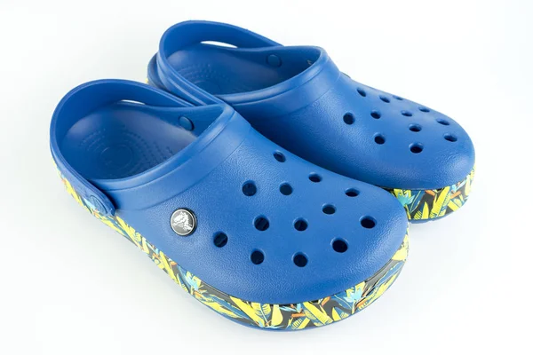 Kuala Lumpur Malaysia Februari 2018 Ett Par Blå Crocs Sandaler — Stockfoto