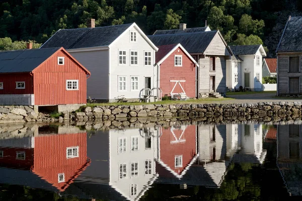 Νορβηγικά Ξύλινα Σπίτια Καλοκαίρι — Φωτογραφία Αρχείου