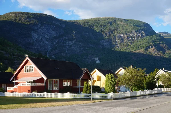 Laerdal Norvège Montagnes Sur Deuxième Plan Été — Photo