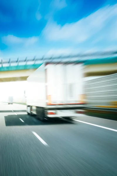 Vrachtwagen Een Snelweg — Stockfoto