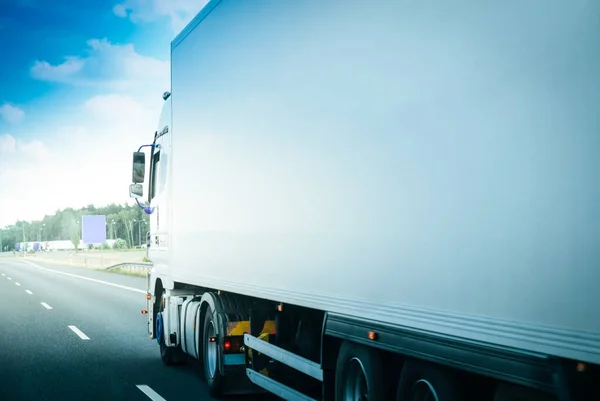 Vrachtwagen Een Snelweg — Stockfoto