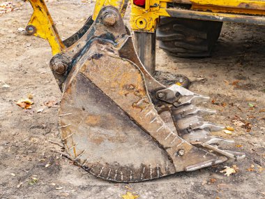 İnşaat kazıcısının demir kovası..